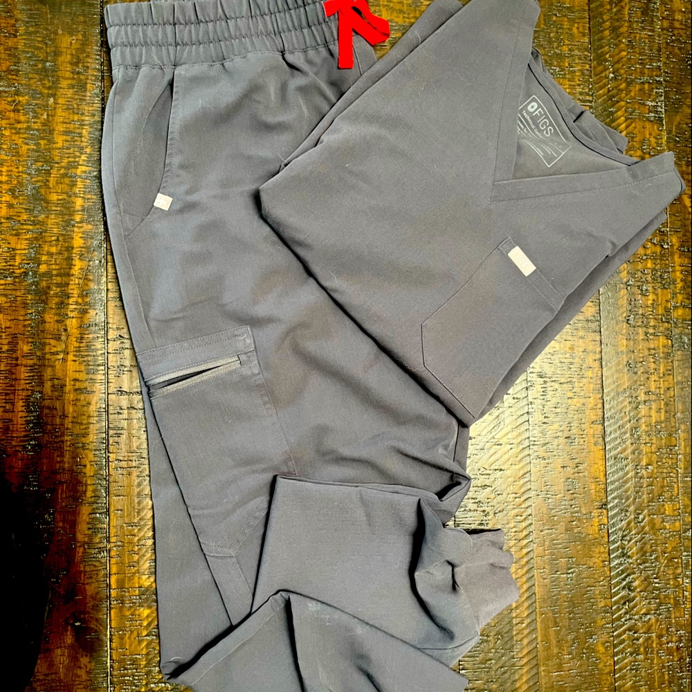 Figs jogger scrub set